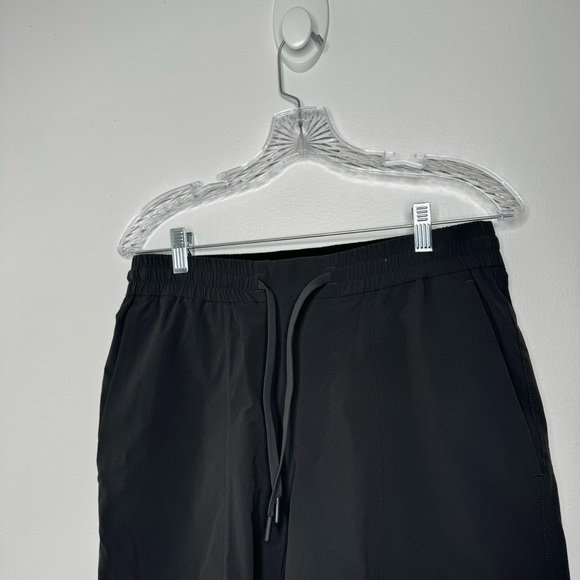 Lululemon Men's dark grey license to train  Athletic Shorts Medium - Picture 2 of 5